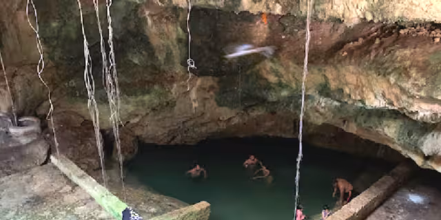 Es un cenote tipo caverna aunque tiene una zona donde pasa la luz. Foto: GoogleFotos