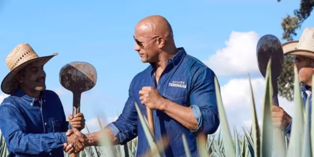 La Roca en sus campos de agave. Foto Cortesía