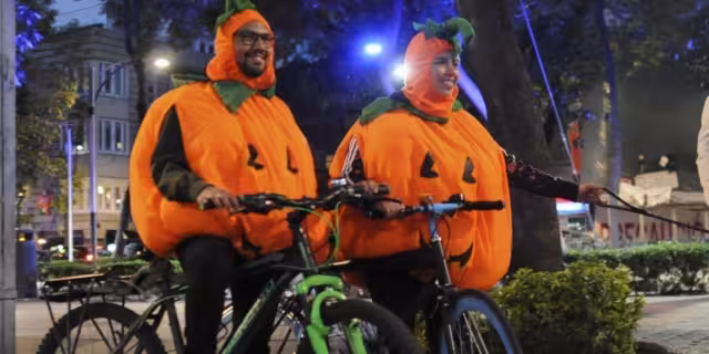 Es la última oportunidad para disfrutar de una noche de disfraces recorriendo la CDMX. Foto: especial