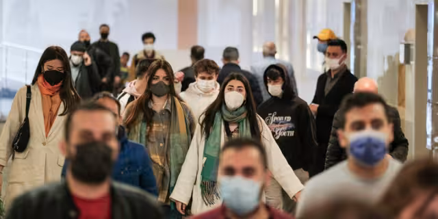 Esta variante es muy contagiosa, pero no provoca una enfermedad grave