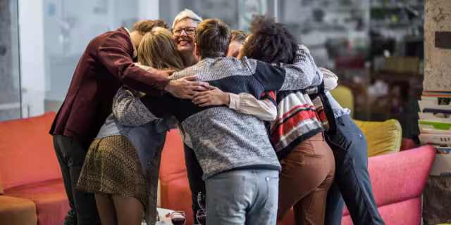 Hoy no esperes a dar un abrazo, ¡son gratis!: Foto:Especial