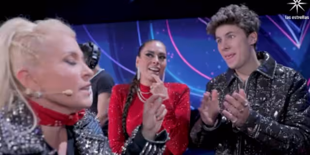 La actriz y el joven influencer tuvieron una pequeña polémica en el día de estreno. Foto: Especial