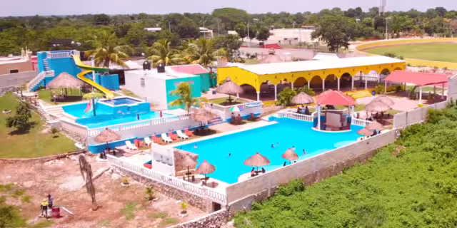El complejo se encuentra en Tekit a menos de una hora de Mérida. Foto: Facebook /AcuaparqueSL