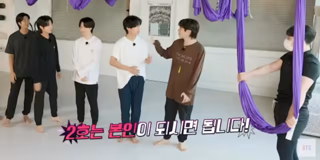 Por un momento estos dos integrantes le pusieron cierta tensión a la clase. Foto: youtube