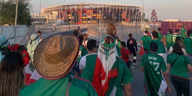 Decenas de mexicanos se dieron cita para llegar en caravana al México vs Polonia. Foto: Por Esto!