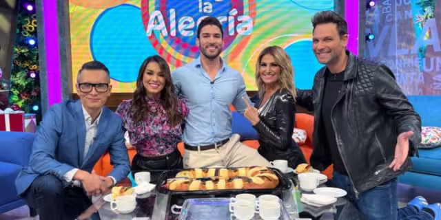 Así celebraron el Día de Reyes los conductores de Venga la Alegría. foto: Especial