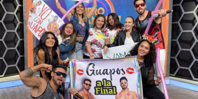 Los Guapos hasta club de fans tienen en el programa. Foto TV Azteca.