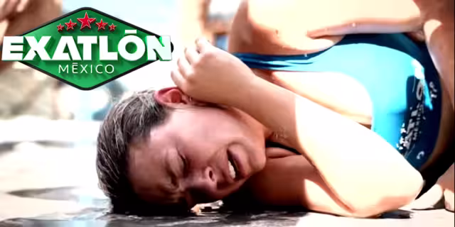 Roberta en el piso esperando a las asistencias médicas. Foto: Especial