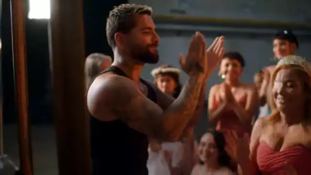 Parte del video musical de "La Reina". Foto: Youtube