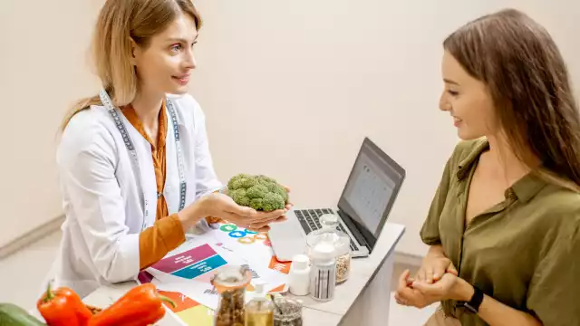 No olvides felicitar a esa nutrióloga o nutriólogo que conoces en su día. Foto: Especial