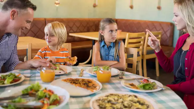 Las familias con niños están molestas por la medida en algunos lugares. Foto: Especial
