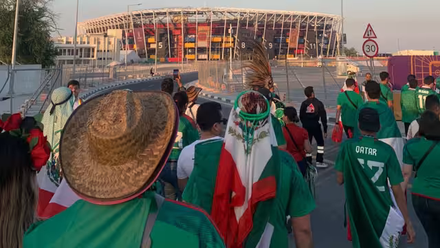 Decenas de mexicanos se dieron cita para llegar en caravana al México vs Polonia. Foto: Por Esto!