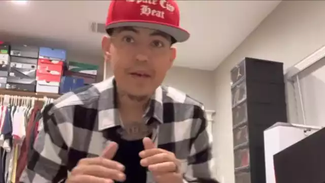 Así lucía hace un mes, en el último video que subió a su canal. Foto: Youtube