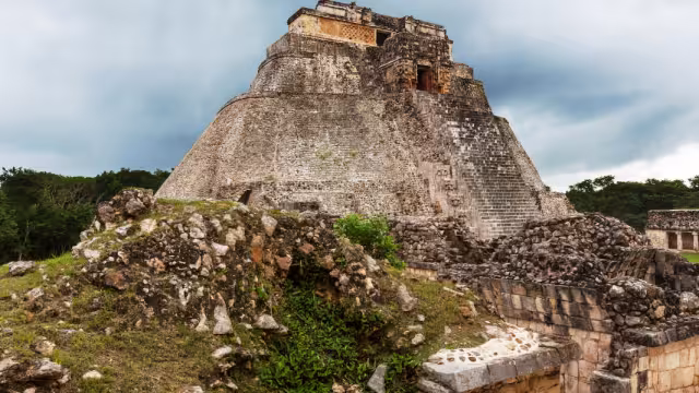 Un enano que nació de un huevo creó la pirámide de Uxmal. Foto: Especial