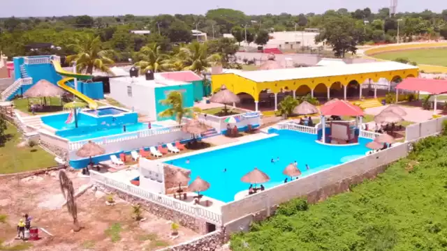 El complejo se encuentra en Tekit a menos de una hora de Mérida. Foto: Facebook /AcuaparqueSL