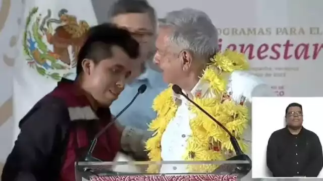 Joven le pide al presidente AMLO que apoye a Adán Augusto