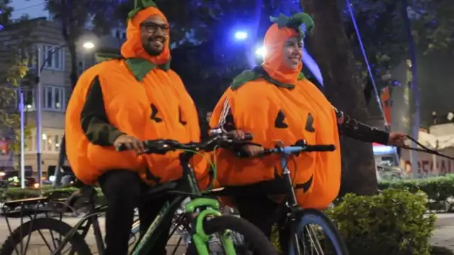 Es la última oportunidad para disfrutar de una noche de disfraces recorriendo la CDMX. Foto: especial