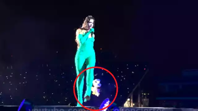 El momento exacto donde el Dr. Simi salió disparado del escenario. Foto: Especial