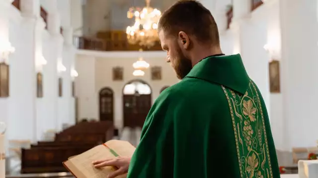 Estos falsos sacerdotes suelen ser miembros excluidos de la iglesia