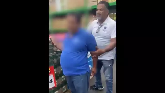 Un hombre acosa a una mujer en un supermercado en Colima y queda grabado