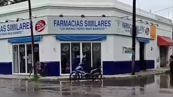 Según testimonio de los dependientes, a uno de ellos lo encerraron en el baño Según testimonio de los dependientes, a uno de ellos lo encerraron en el baño