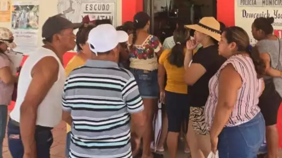 Pobladores exigieron hablar con la Alcaldesa, pero no se encontraba Pobladores exigieron hablar con la Alcaldesa, pero no se encontraba