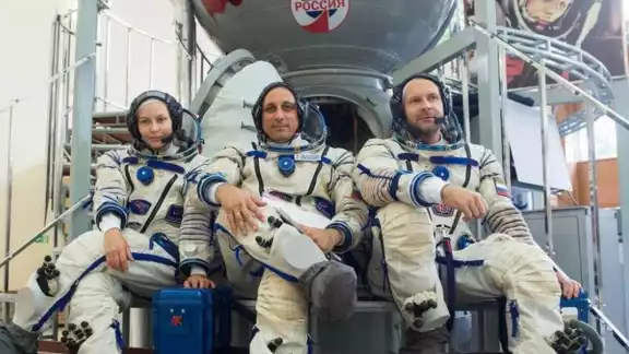 El Desafío cuenta la historia de una doctora que debe entrenarse para viajar al espacio y operar un astronauta El Desafío cuenta la historia de una doctora que debe entrenarse para viajar al espacio y operar un astronauta