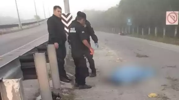 El motociclista se encuentra en calidad de desconocido El motociclista se encuentra en calidad de desconocido