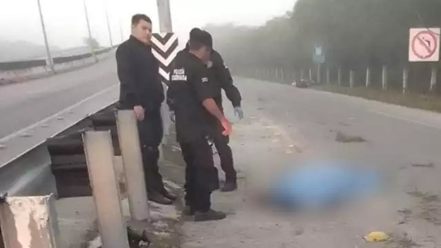 El motociclista se encuentra en calidad de desconocido