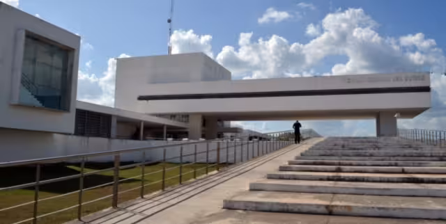 El hombre deberá de mantener medidas cautelares interpuestas por un Juez de la FGE Yucatán