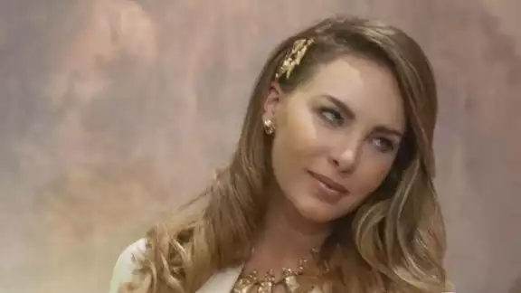 Actualmente Belinda es una de las artistas más conocidas no solamente por su carrera como cantante y actriz, también por su faceta como empresaria Actualmente Belinda es una de las artistas más conocidas no solamente por su carrera como cantante y actriz, también por su faceta como empresaria