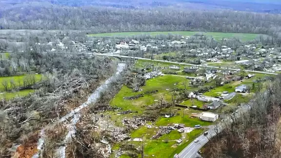 Confirman la muerte de al menos cinco personas por tormenta con tornados en Missouri
Confirman la muerte de al menos cinco personas por tormenta con tornados en Missouri