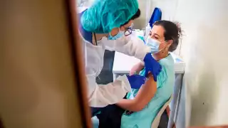 España aplicará tercera dosis de vacuna contra la Covid-19 a mayores de 70 años