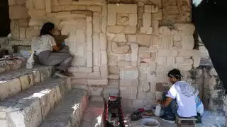 El elemento recién localizado está adosado a una fachada y en él se observa a una gobernante