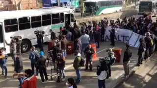 Estudiantes del CIDE cierran carretera México-Toluca; advierten cierre permanente si se aprueban estatutos de Álvarez-Buylla