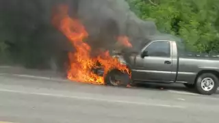 Se desconocen las causas del incendio de ambos vehículos