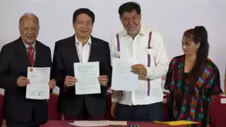 Noroña oficializa registro en proceso por la candidatura presidencial de Morena y aliados
