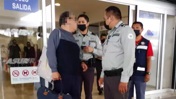 El hombre fue detenido y posteriormente puesto en libertad por las autoridades federales El hombre fue detenido y posteriormente puesto en libertad por las autoridades federales