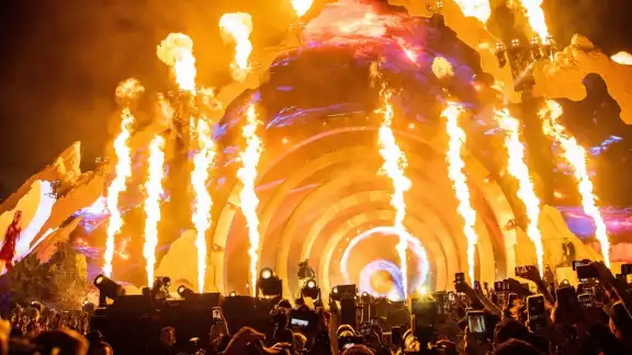 Al menos 8 muertos fue el saldo de una estampida humana en el festival musical Astroworld de Houston, que se registró durante un concierto de Travis Sctott Al menos 8 muertos fue el saldo de una estampida humana en el festival musical Astroworld de Houston, que se registró durante un concierto de Travis Sctott