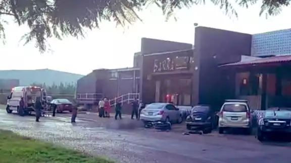 Personal del negocio lamentó la muerte de sus compañeros y amigos y expresaron deseos de justicia ante la tragedia Personal del negocio lamentó la muerte de sus compañeros y amigos y expresaron deseos de justicia ante la tragedia