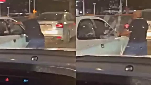 El conductor se acercó de forma violenta a un vehículo, donde rompió uno de los vidrios de la ventana El conductor se acercó de forma violenta a un vehículo, donde rompió uno de los vidrios de la ventana