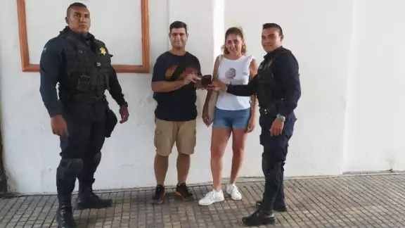 El celular fue encontrado en la carretera Mérida-Cancún El celular fue encontrado en la carretera Mérida-Cancún
