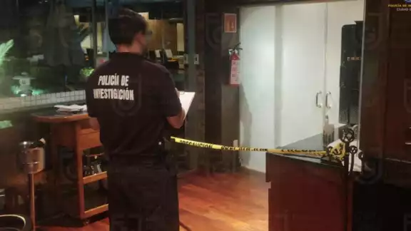 Las primeras versiones señalan que, presuntamente por una discusión, el abogado Jesús "N" asesinó a su esposa de varios disparos de arma de fuego Las primeras versiones señalan que, presuntamente por una discusión, el abogado Jesús "N" asesinó a su esposa de varios disparos de arma de fuego