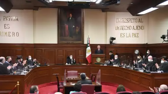 En junio, senadores promovieron la demanda contra la reforma a la Ley de Hidrocarburos, Pérez Dayán encontró que no contenía el número de firmas requerido. En junio, senadores promovieron la demanda contra la reforma a la Ley de Hidrocarburos, Pérez Dayán encontró que no contenía el número de firmas requerido.