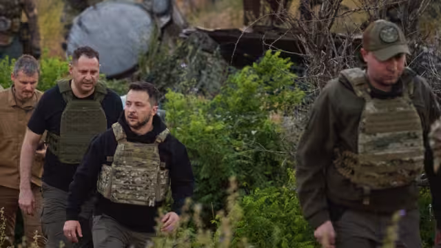 Reportan que las tropas ucranianas avanzan en el frente de Bajmut entre bombardeos rusos
