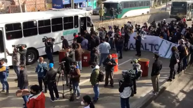 Estudiantes del CIDE cierran carretera México-Toluca; advierten cierre permanente si se aprueban estatutos de Álvarez-Buylla