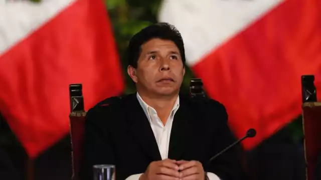 El destituido presidente de Perú, Pedro Castillo, fue detenido tras dar golpe de Estado