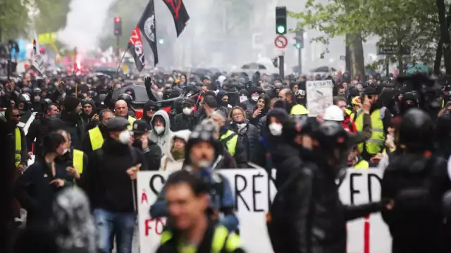 Trabajadores y activistas del mundo protestan por mejores condiciones laborales
