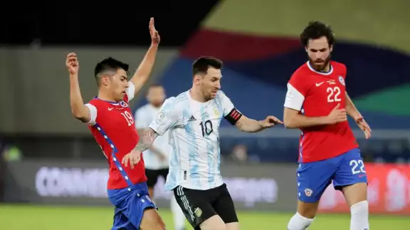 Messi durante el partido contra Chile Messi durante el partido contra Chile