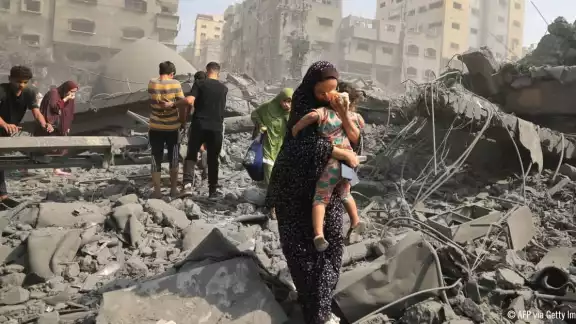 Hamas inicia liberación de rehenes tras tregua con Israel